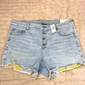 BRAND NEW AMERICAN EAGLE DENIM SHORTS
